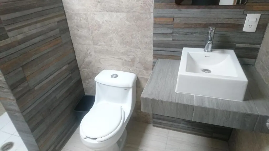 Private bathroom at Hotel Central
